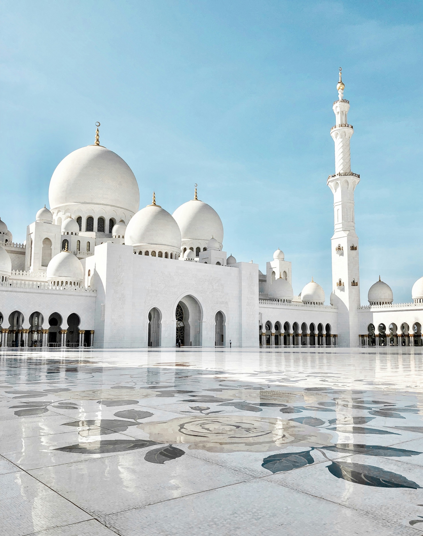 Sheikh Zayed Grand Mosque domes and minaret